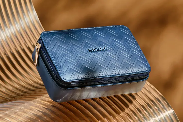 Delta and Missoni – a brand known for its creative use of colors and patterns – have elevated Delta One with a new customer amenity kit, which features Missoni's signature textured zigzag pattern on the exterior of the bag. 