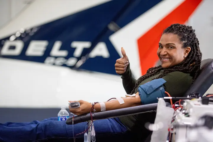 Delta employee giving blood