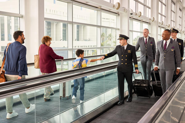 Delta pilots and flight attendants