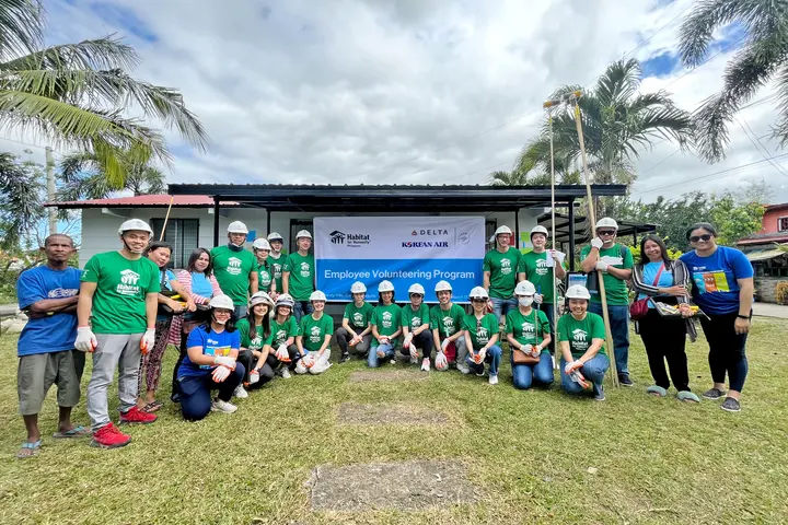 Group of Delta employees gathered at Habitat for Humanity project