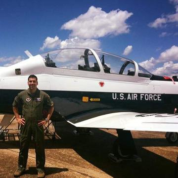 Delta pilot Mike Farinas during his time in the Air Force.