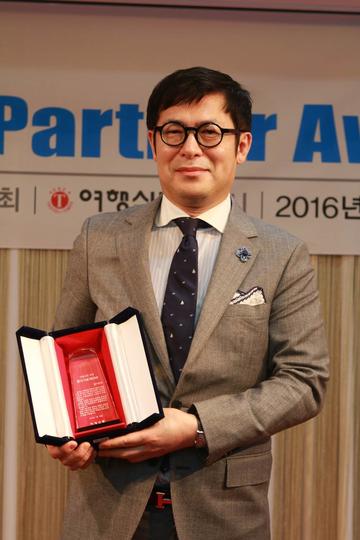 Korea-award-SamPark.jpg