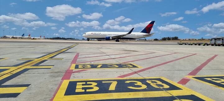 Aircraft in Lisbon