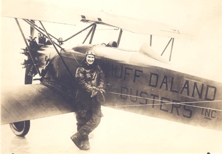 huff-daland_duster_with_pilot_harris_1920s.jpg
