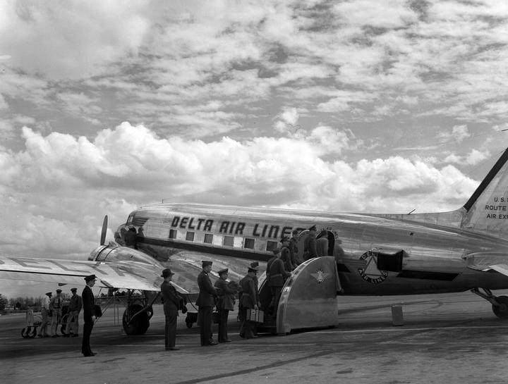 World War 2 DC3 Plane