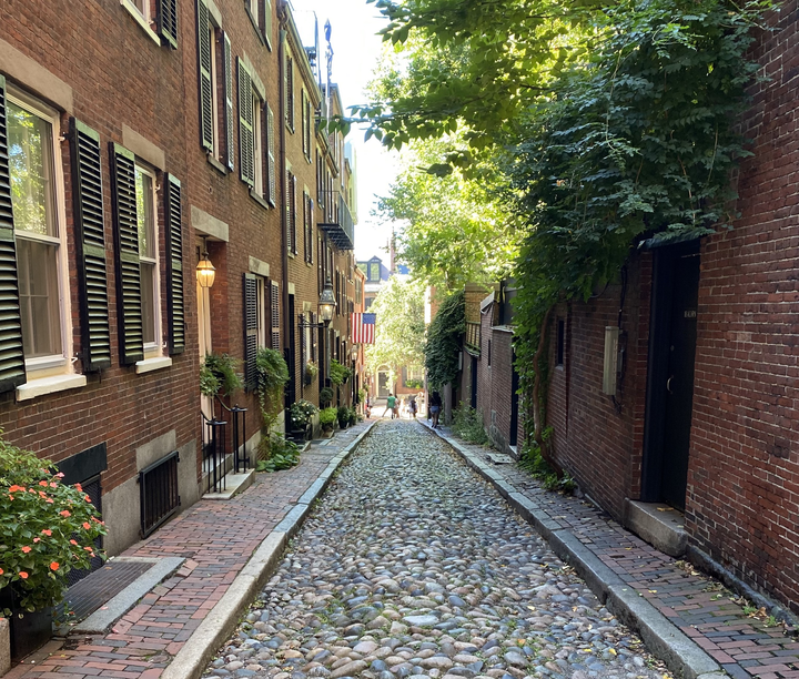 A histórica Acorn Street em Boston.