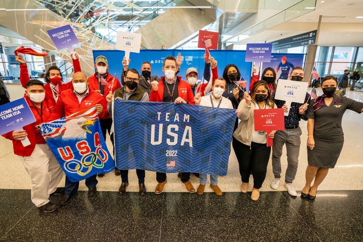 Delta employees welcome home Team USA.