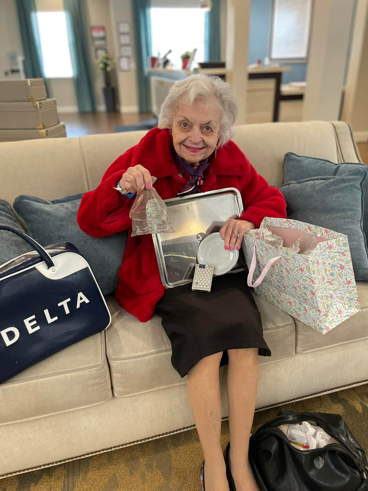 Heartis Senior Living Center resident receives Delta gifts