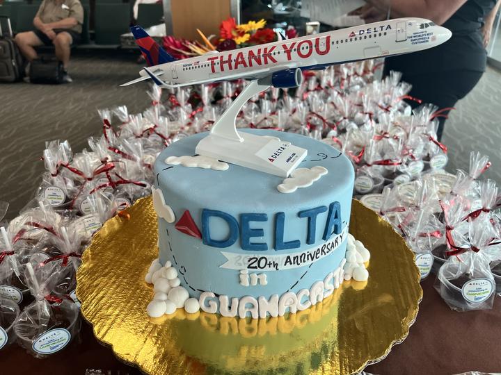 A cake for customers commemorated the 20th anniversary of Delta service to Guanacaste, Costa Rica, on Dec. 15, 2022.