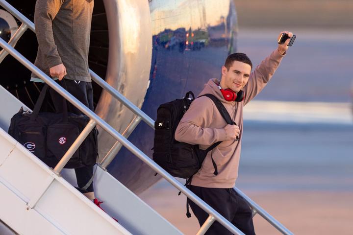 UGA quarterback Stetson Bennett gestures to the crowd as he steps off a Delta plane on Jan. 10, 2023.