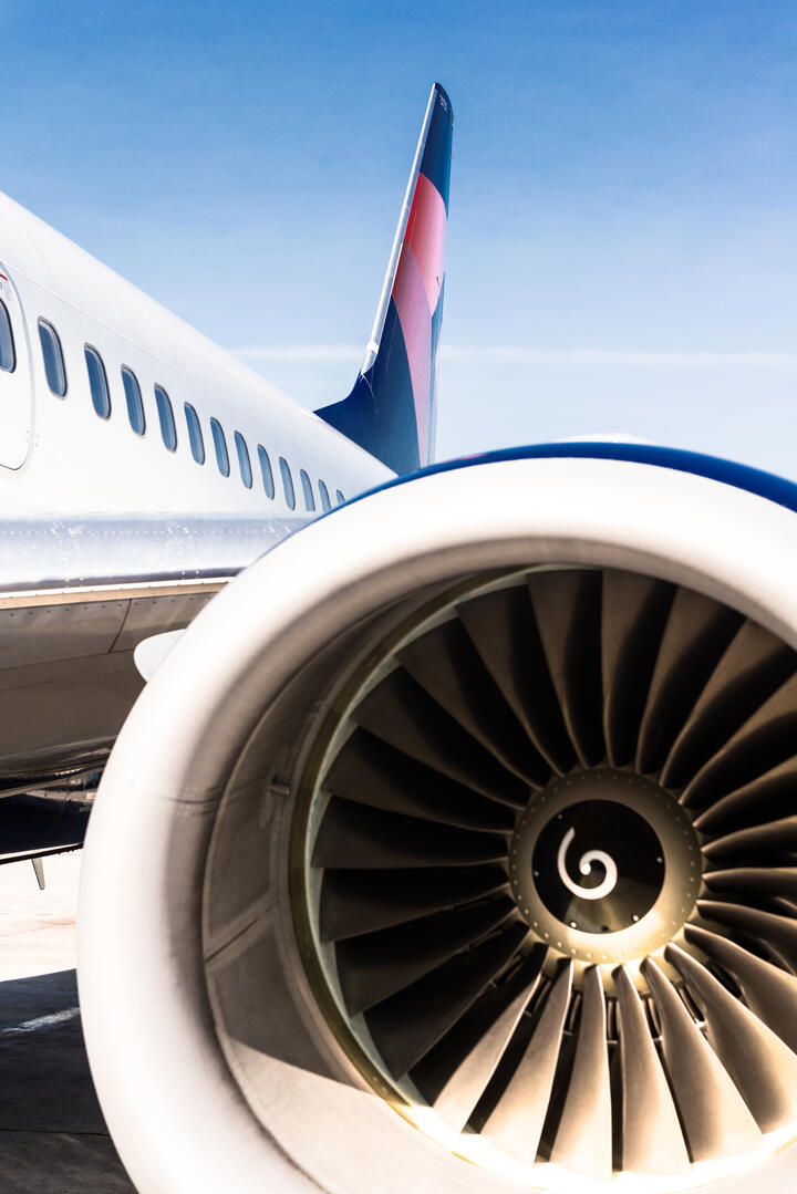 A view of a 737-800 engine with increased detail