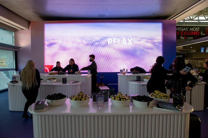 Delta’s gate D33 at Harry Reid International Airport (LAS) was transformed to send customers off with well-being products and snacks from Grown Alchemist, Kate’s Bars, Fever-Tree, Explorer Cold Brew and more to reconnect to their routines and prepare for the journeys home.