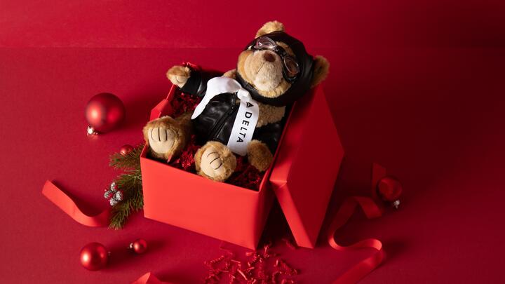 Our aviation teddy bear is the perfect, cuddly gift for the avid traveler in your life. In its faux-leather flight jacket and goggles, this bear is ready for any adventure! 