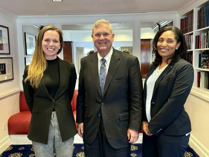 Delta CSO Amelia DeLuca and Cherie Wilson, V.P. Government Affairs - Sustainability with U.S. Department of Agriculture Secretary Rom Vilsack. 