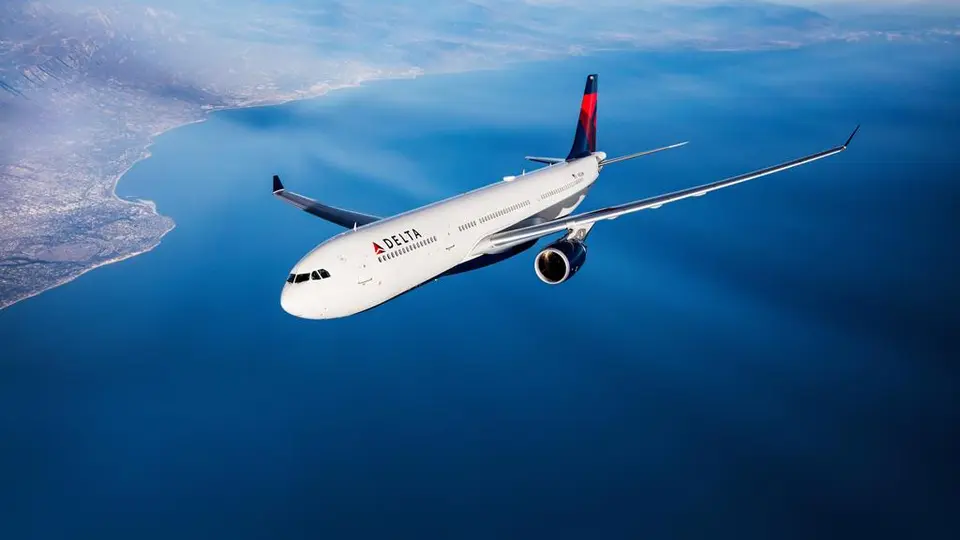 Shot of in-flight Delta airplane