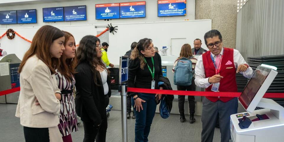 Delta Air Lines and Aeromexico joined forces to offer a transformative experience to eight high school students from Colegio de Bachilleres, Plantel 9 Aragón, through an exclusive Job Shadow Day at Mexico City International Airport.     