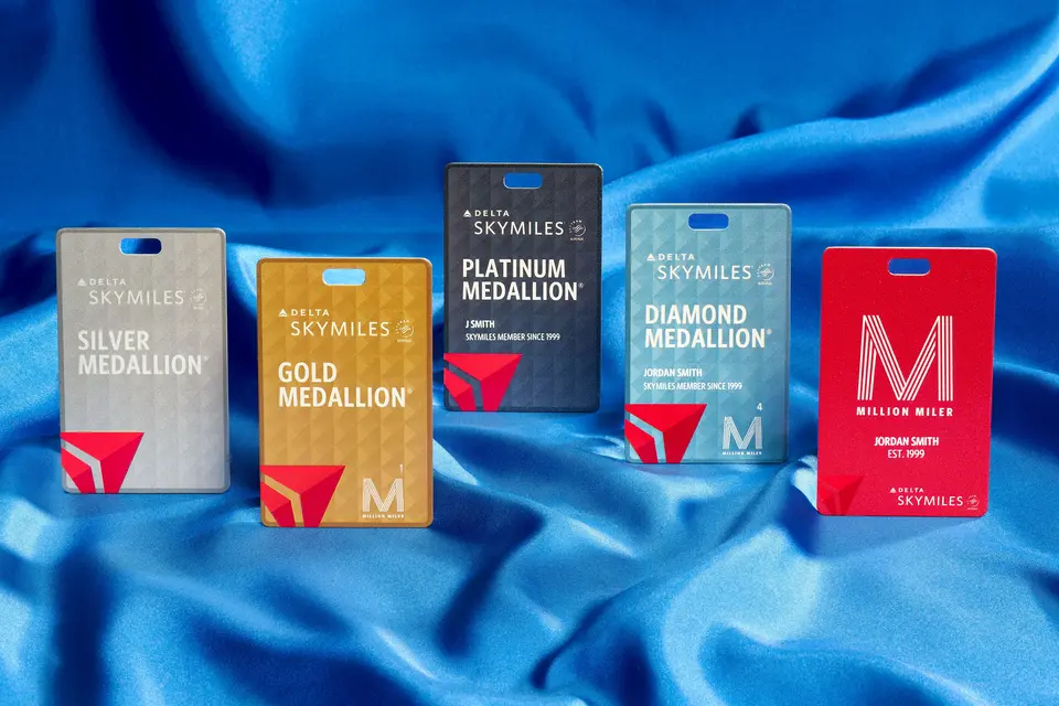 デルタ航空　ダイヤモンドメダリオン　バゲージタグ　ふたつ Delta's 2025 Medallion Year is here—show off your status with new