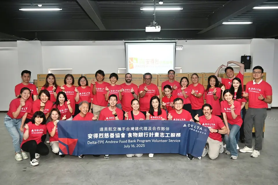 Taipei volunteers at Food Bank