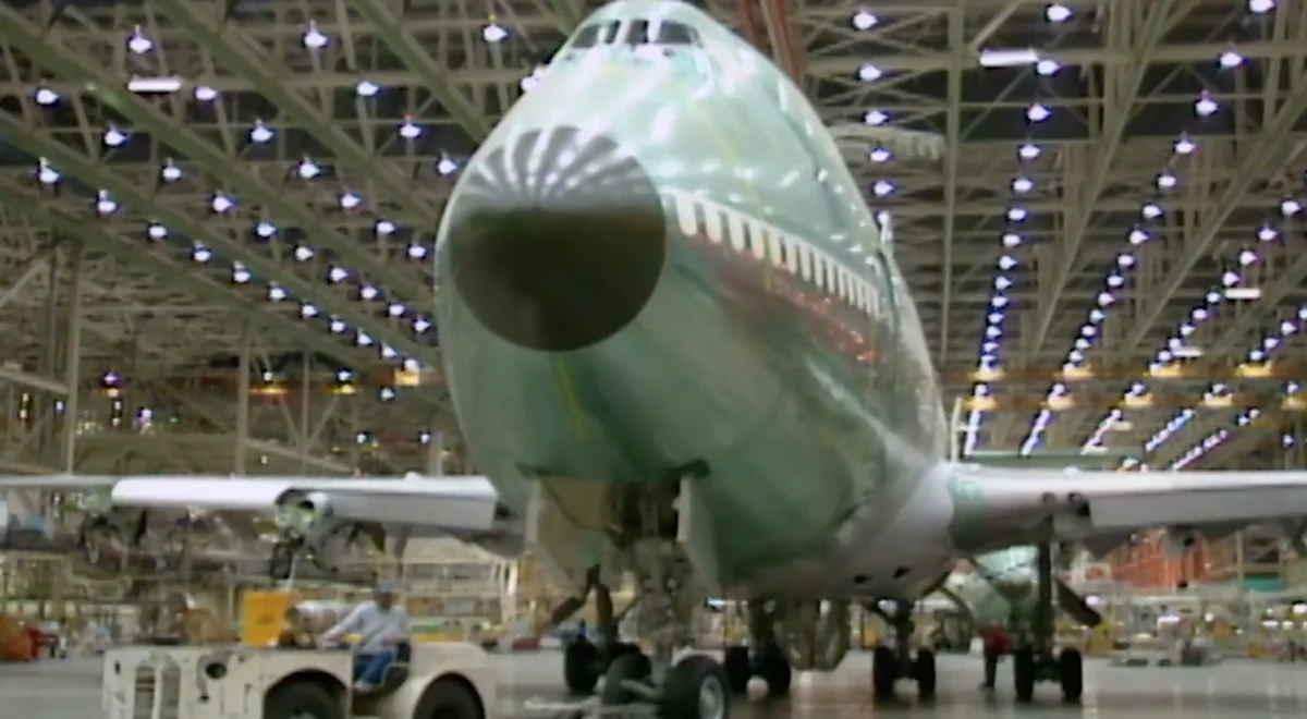 747 in hanger image