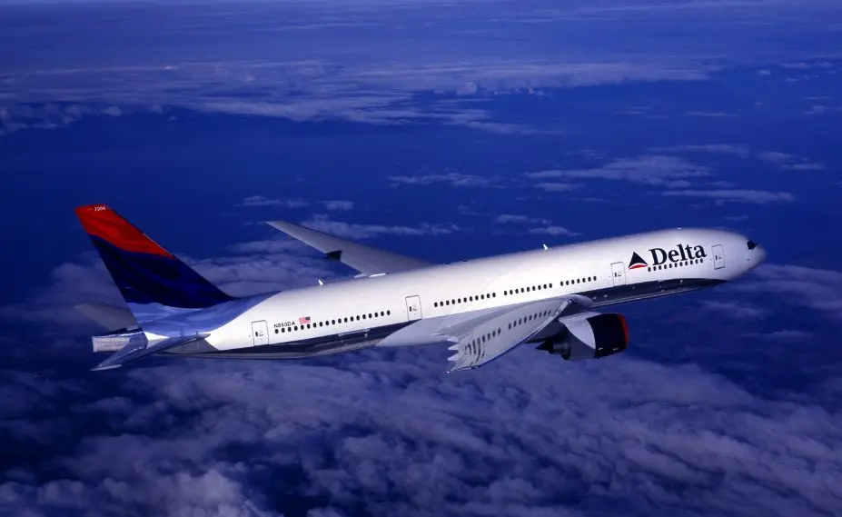 Boeing 777 in wavy livery