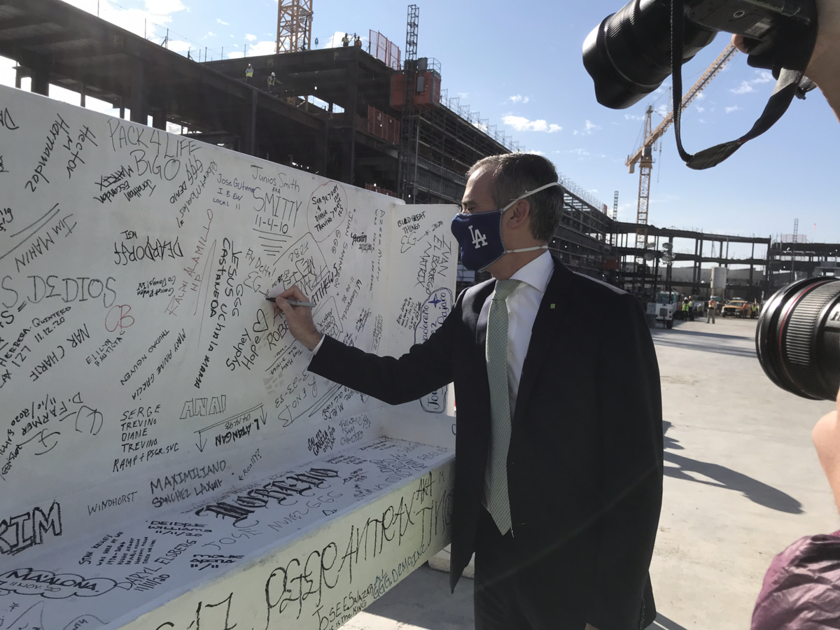 Eric Garcetti signs Delta beam