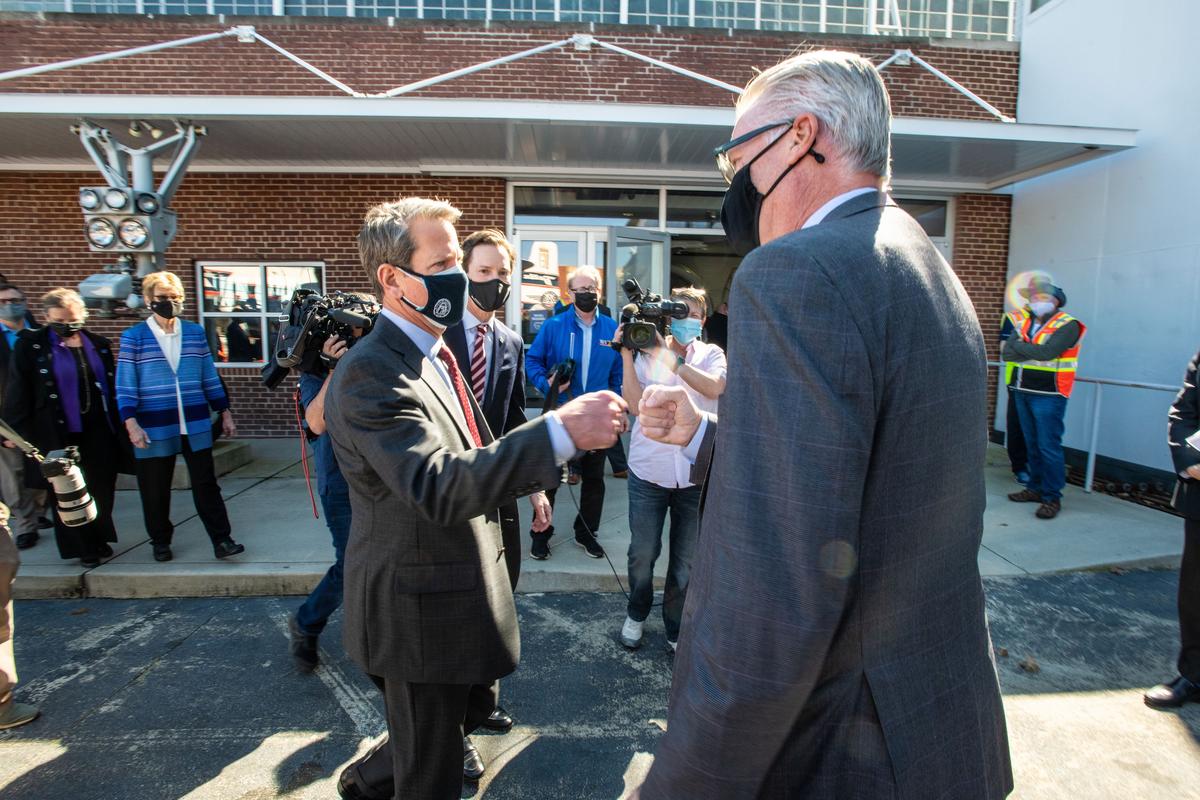 Governor Brian Kemp and Delta CEO Ed Bastian at Delta mass vaccination site