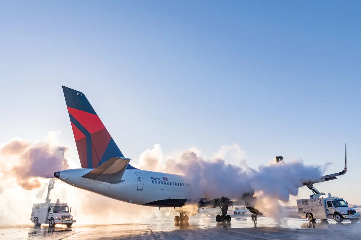 Deicing a 757-200