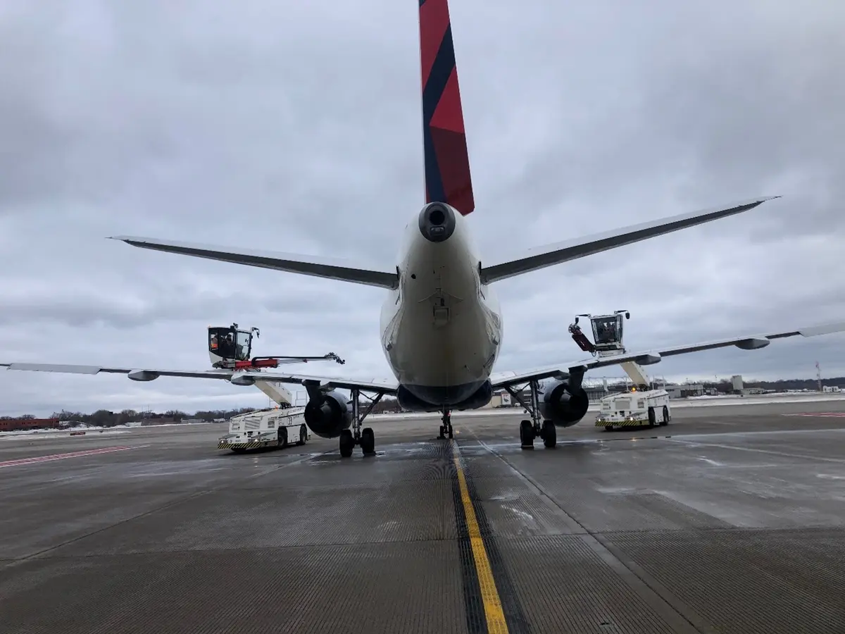 De-icing Delta aircraft at the MSP hub.
