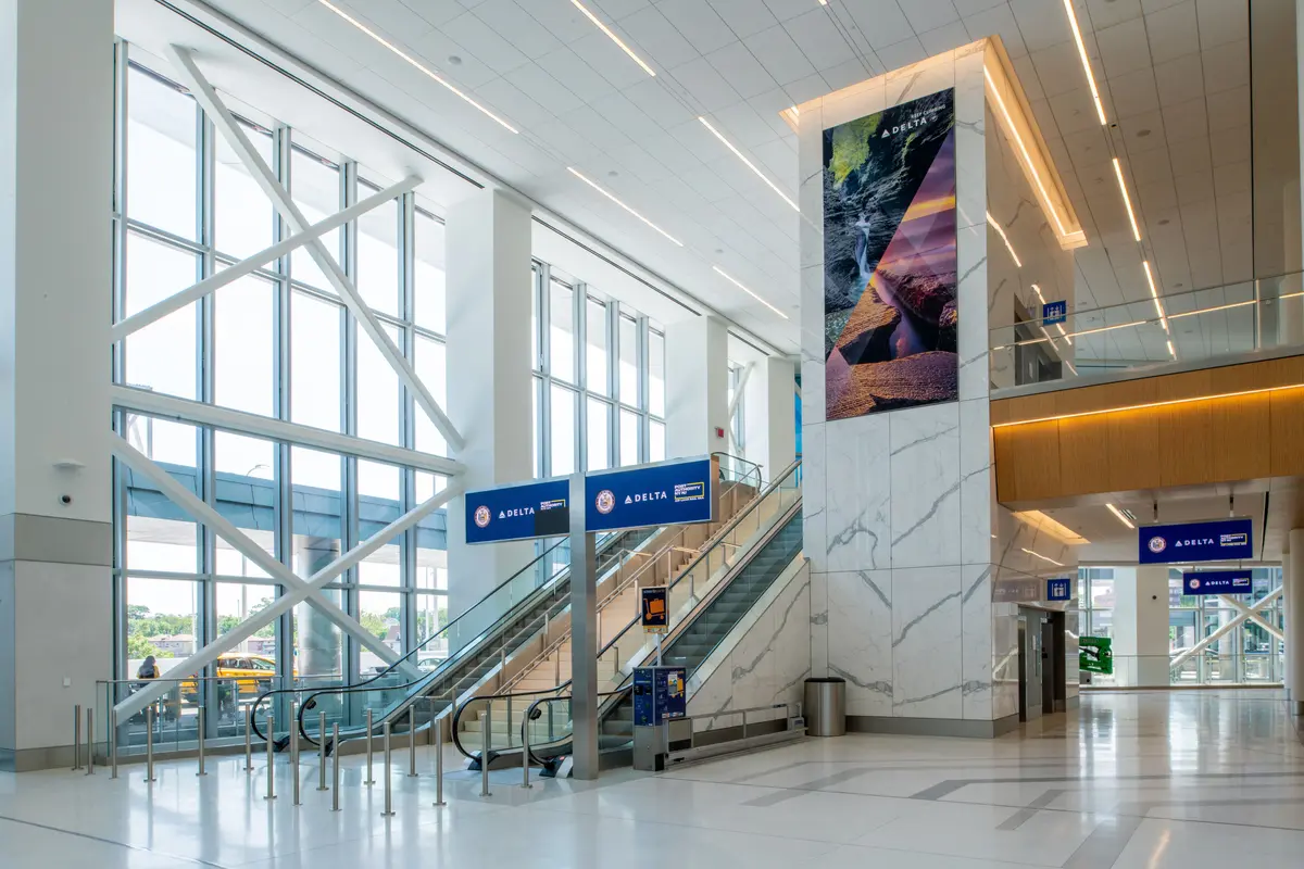 LaGuardia Airport (LGA)