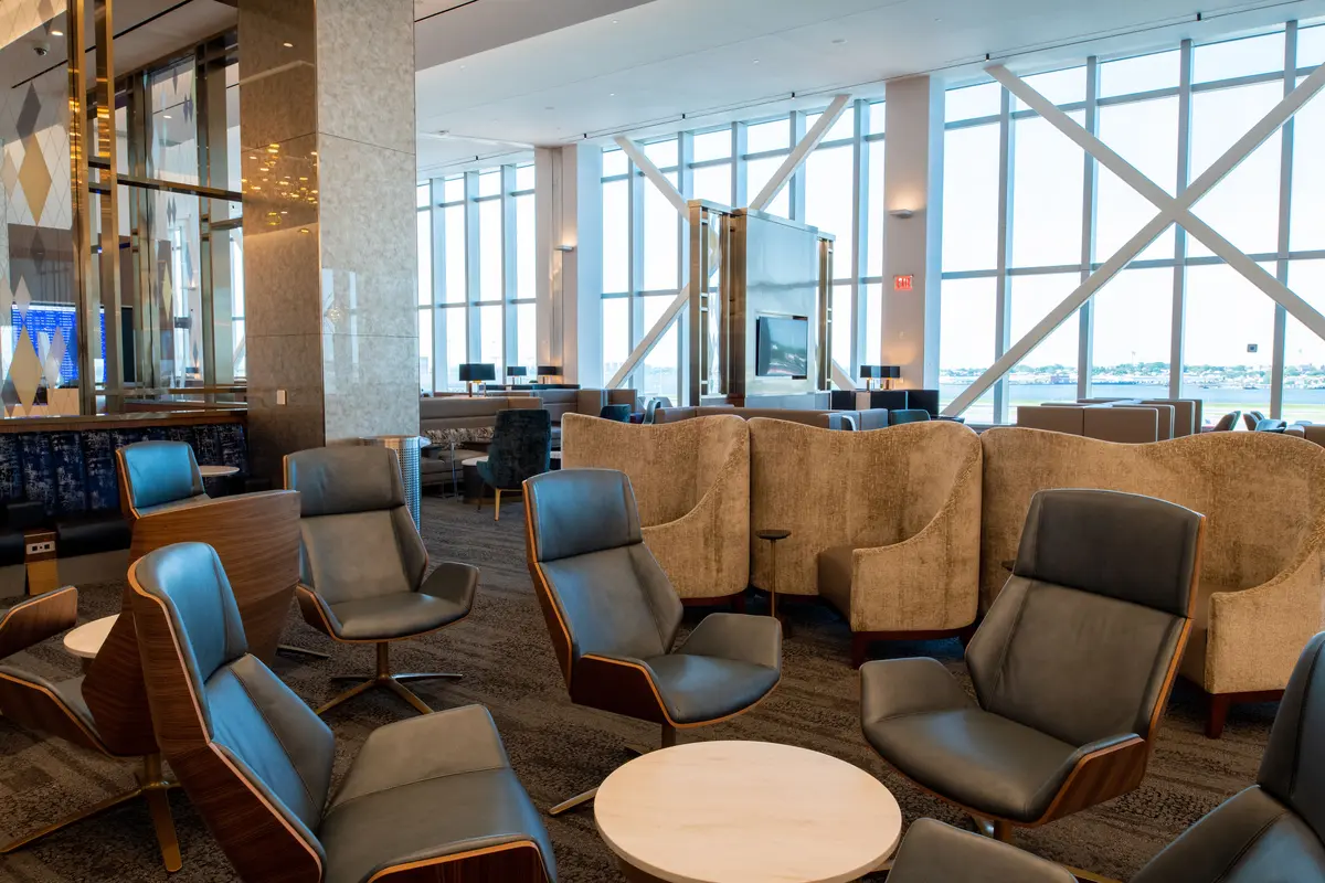 LaGuardia Airport (LGA)