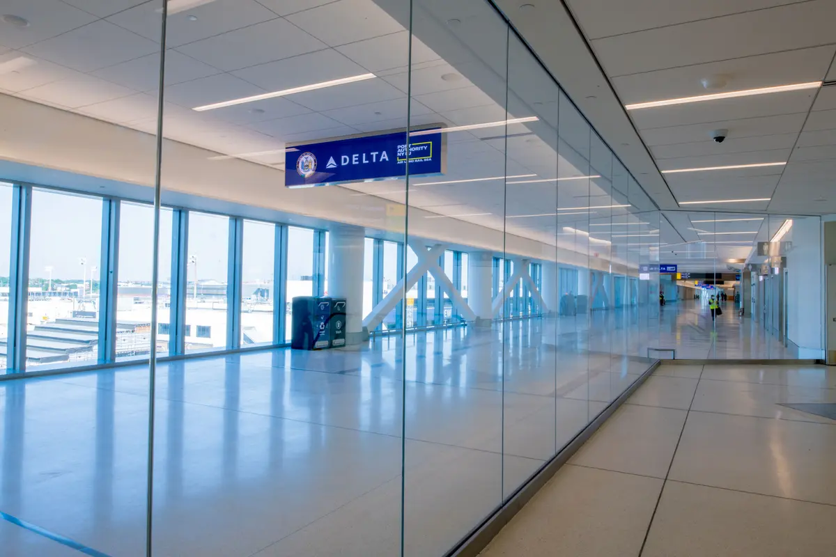 LaGuardia Airport (LGA)