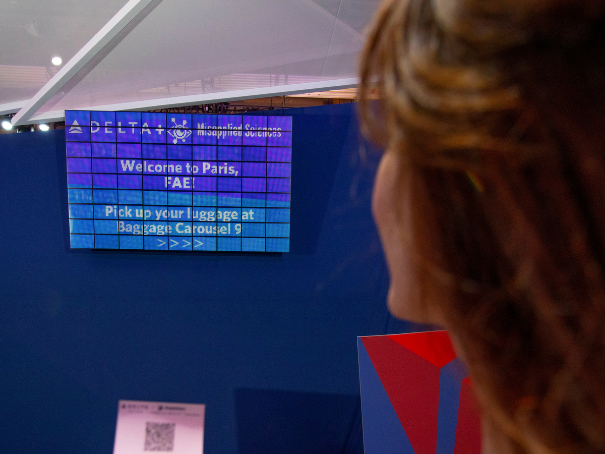 View of PARALLEL REALITY wayfinding screen at airport