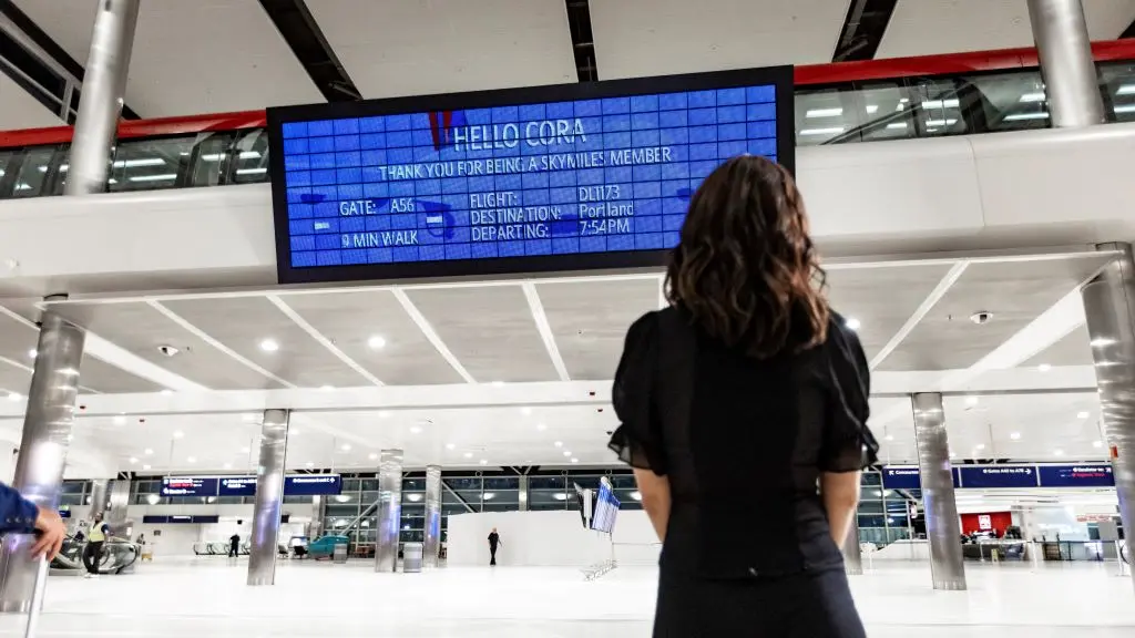 Customer at DTW looking at the new PARALLEL REALITY experience screen