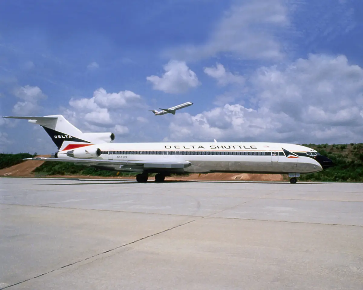 Delta Shuttle aircraft at LaGuardia Airport, 1991