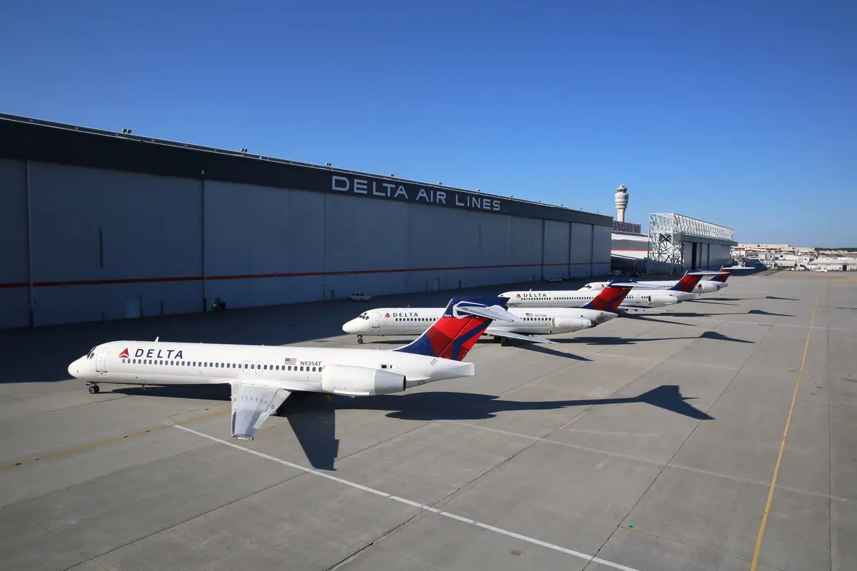 Side view of parked Boeing 717-200 aircraft