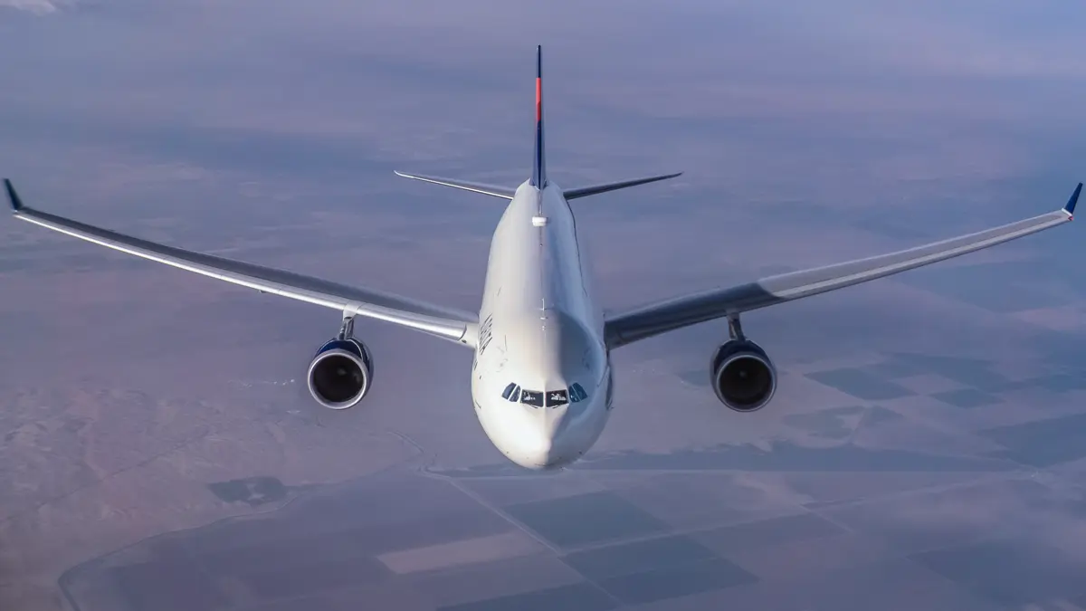 A330-300, exterior front
