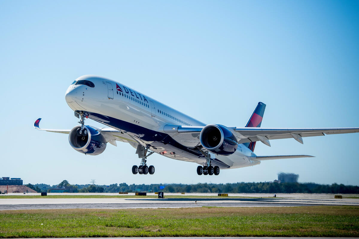 A350-900 departing