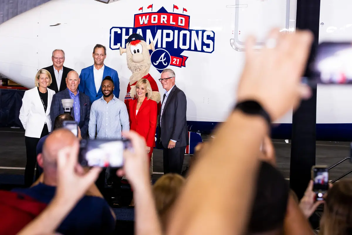 Atlanta Braves Plane 2022 Group Shot