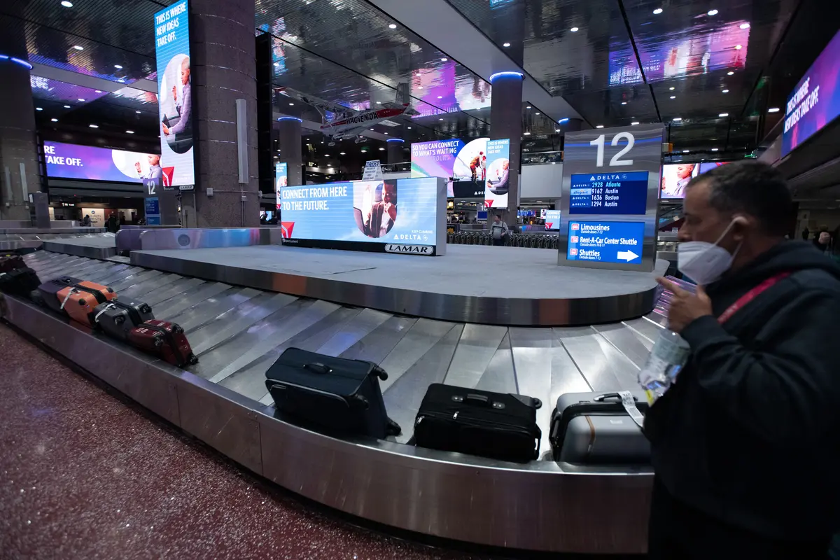 Digital Delta signs welcome customers to Las Vegas at Las Vegas' Harry Reid International Airport (LAS) baggage claim.