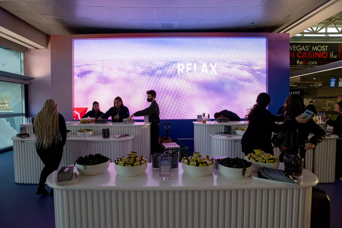 Delta’s gate D33 at Harry Reid International Airport (LAS) was transformed to send customers off with well-being products and snacks from Grown Alchemist, Kate’s Bars, Fever-Tree, Explorer Cold Brew and more to reconnect to their routines and prepare for the journeys home.