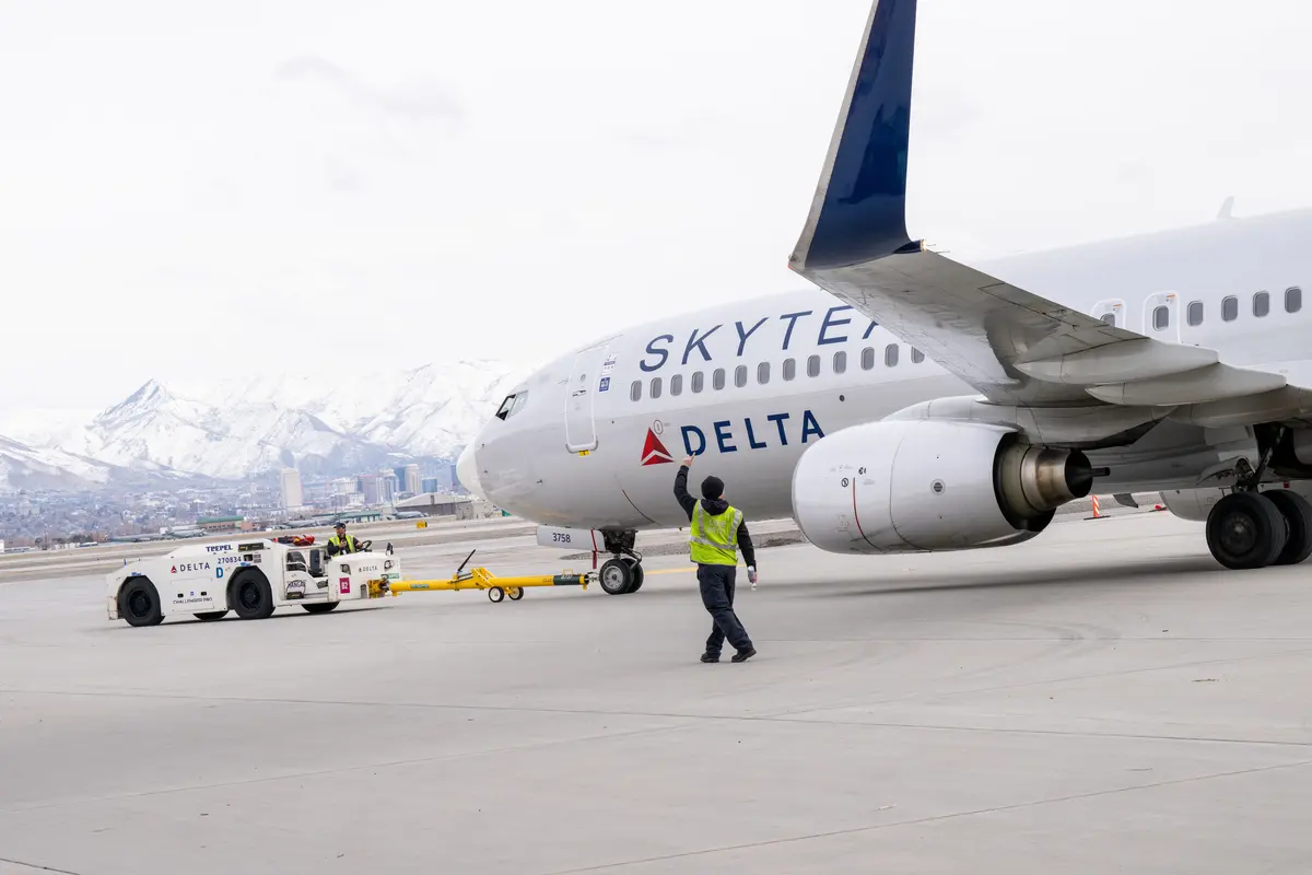 A Delta Air Lines 737-800 in SkyTeam livery is seen at Salt Lake City International Airport (SLC). Delta is a founding member of the SkyTeam alliance.