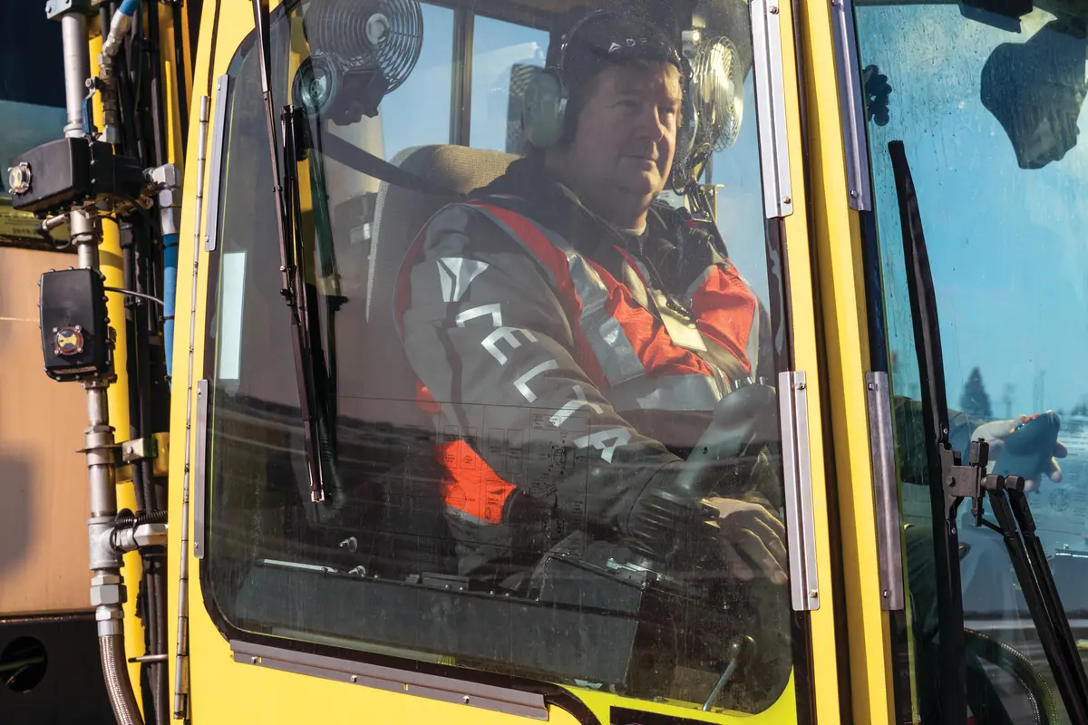 Ramp Agent Bruce Torseth prepares to de-ice aircraft at Minneapolis-St. Paul International Airport.