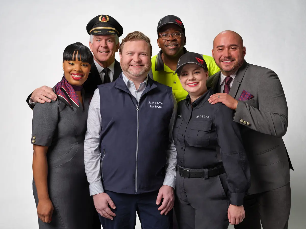 A group shot of Delta frontline employees