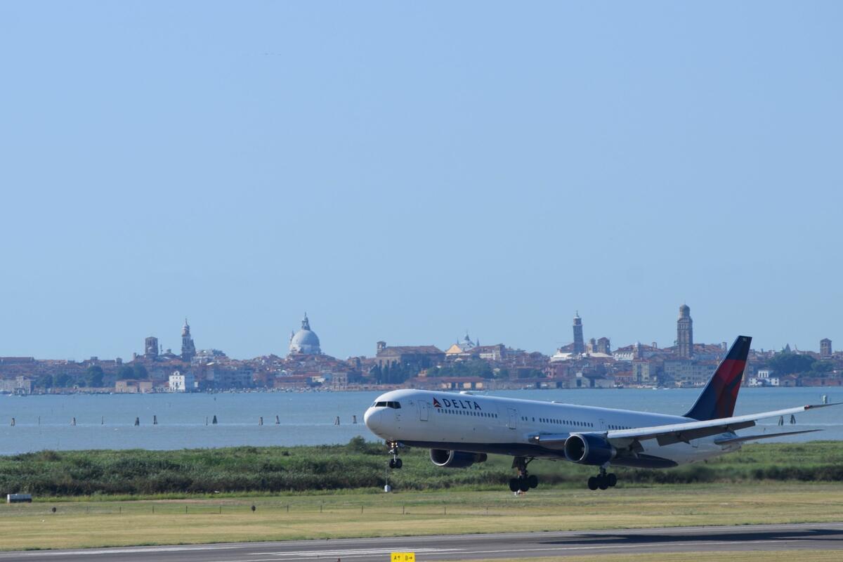 A Delta aircraft in Venice.