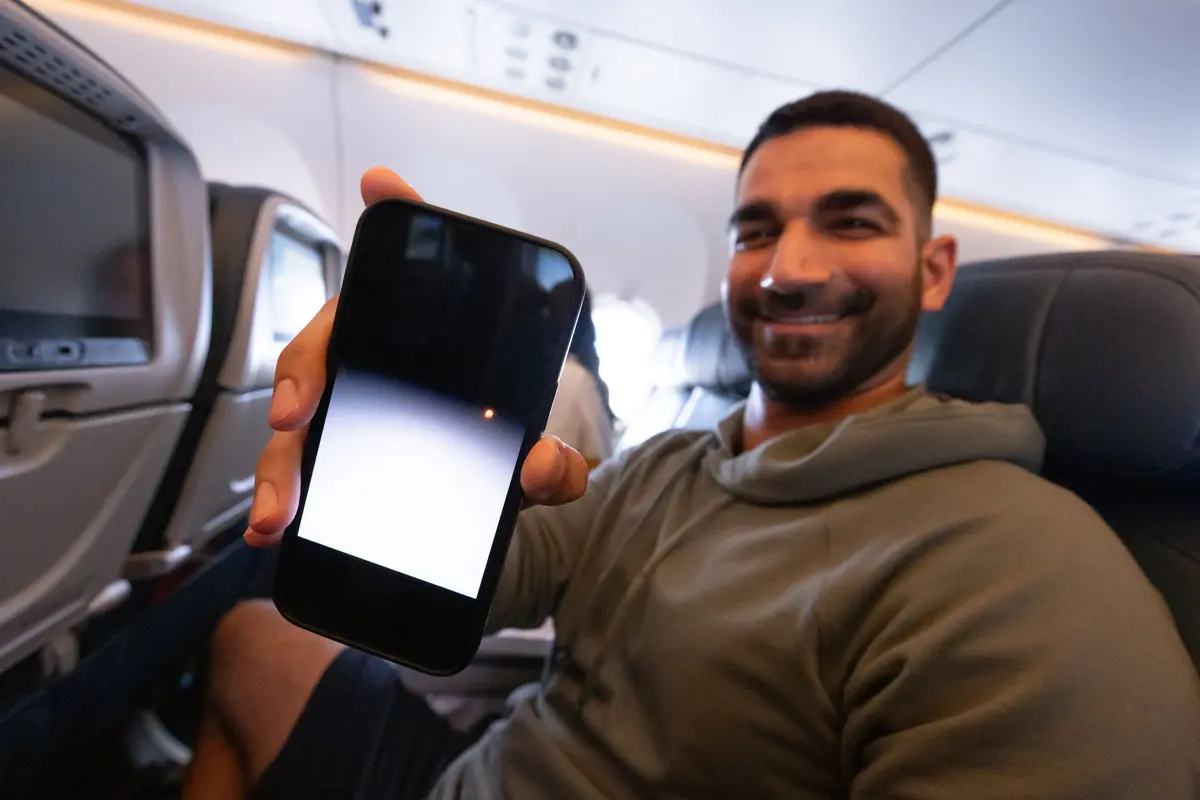 Customers on board DL 1010 from Dallas Fort Worth International Airport (DTW) to Detroit Wayne County Metropolitan Airport (DFW) view the solar eclipse.