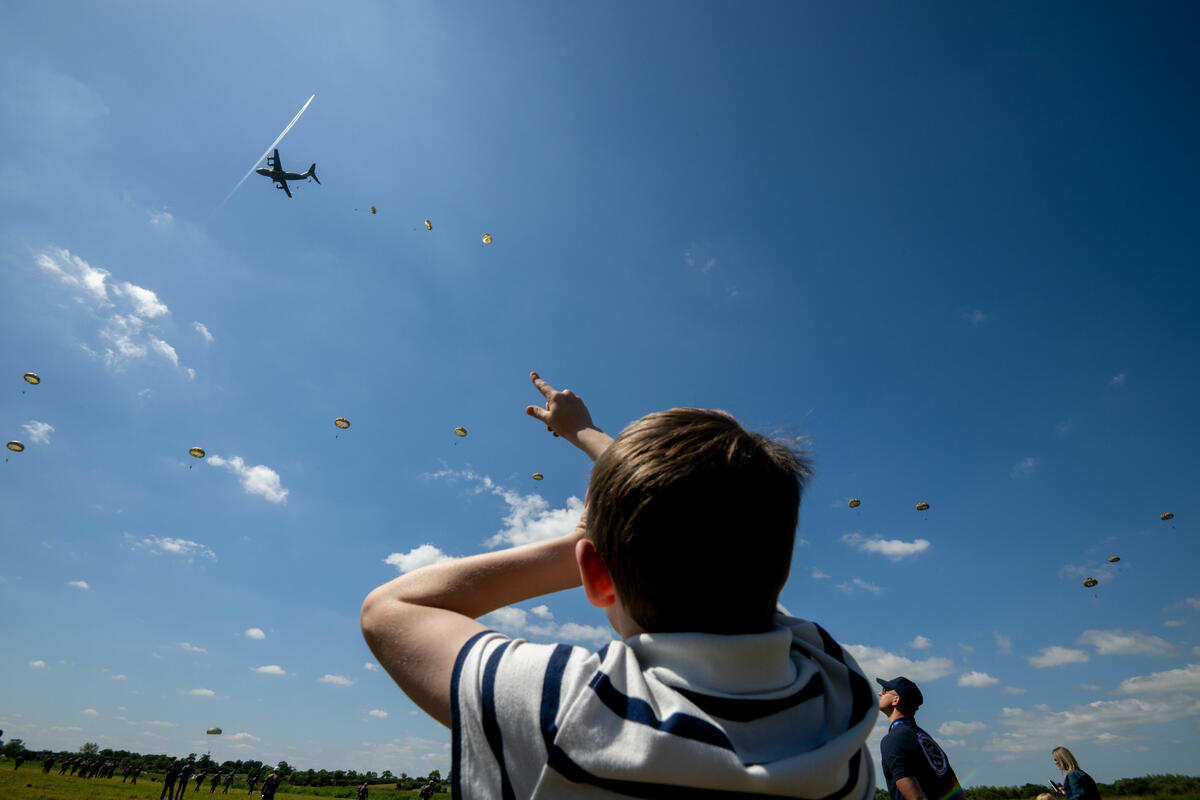 On June 9, Veterans gathered in La Fière to watch parachute jumpers from U.S. and UK military members based through Europe in recognition of the important battle, largely fought by paratroopers and glider men from the U.S. Army’s 82nd Airborne Division, to secure the bridge at La Fière.