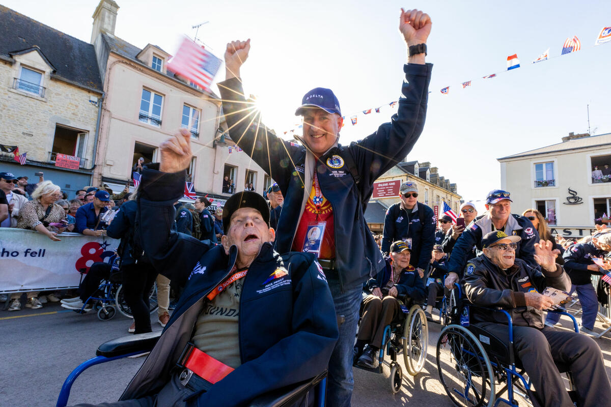 On June 9, Veterans gathered in La Fière to watch parachute jumpers from U.S. and UK military members based through Europe in recognition of the important battle, largely fought by paratroopers and glider men from the U.S. Army’s 82nd Airborne Division, to secure the bridge at La Fière.