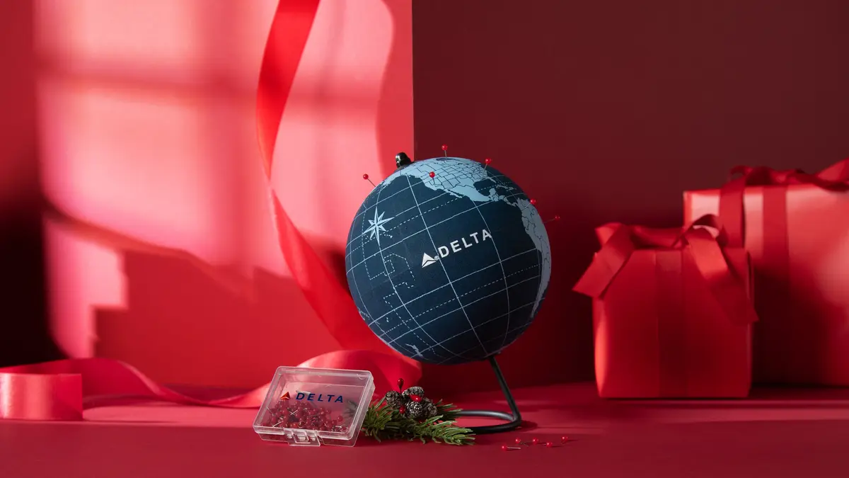 Reminisce on your travels and stay inspired for future adventures with our Travel Push Pin Globe. Made of cork, you can pin all the places you have been. 