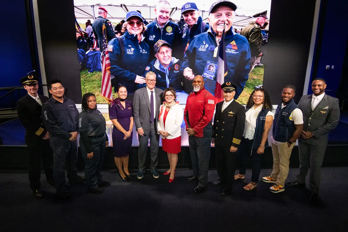 Group photo of Virginie Durr, Ed Bastian and other Delta employees.