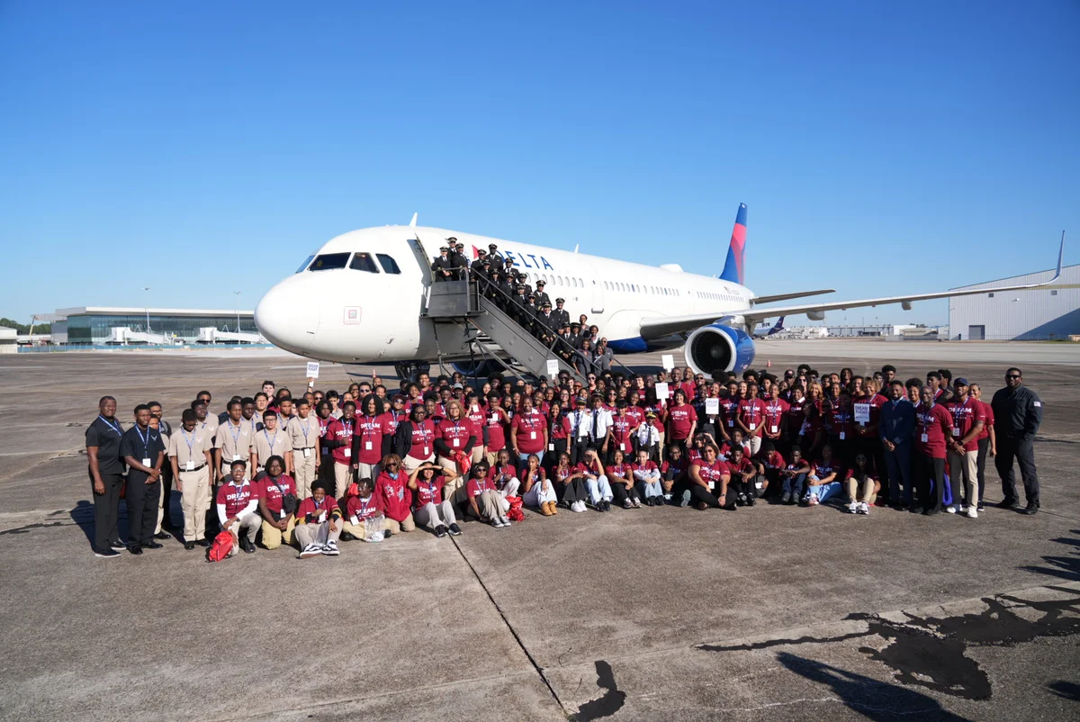 DREAM Flight participants, Delta employees and volunteers gather for a group photo in front of a Delta aircraft at Airbus’ Mobile, Alabama facility.